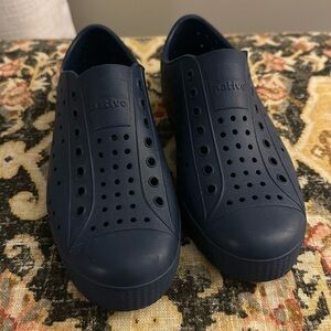 EUC Boys native sneakers youth size 3